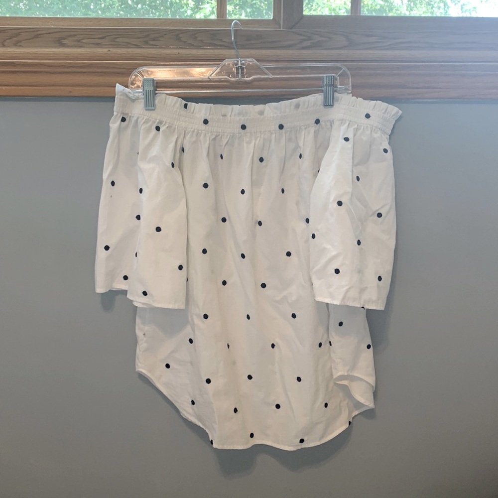 NWT Polka dot off-the-shoulder blouse (size 8)